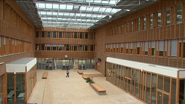 Lycée Kyoto Poitiers 1er d'Europe à zéro énergie fossile François Gillard son architecte nous explique les grands principes techniques à l'oeuvre