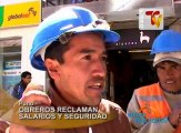 Trabajadores de construcción civil paralizan sus labores en protesta por el incumplimiento en el pago de sus salarios.