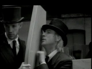 Oasis - The Importance of Being Idle