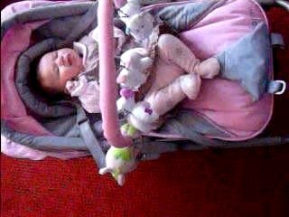 Alya et hippo punching ball