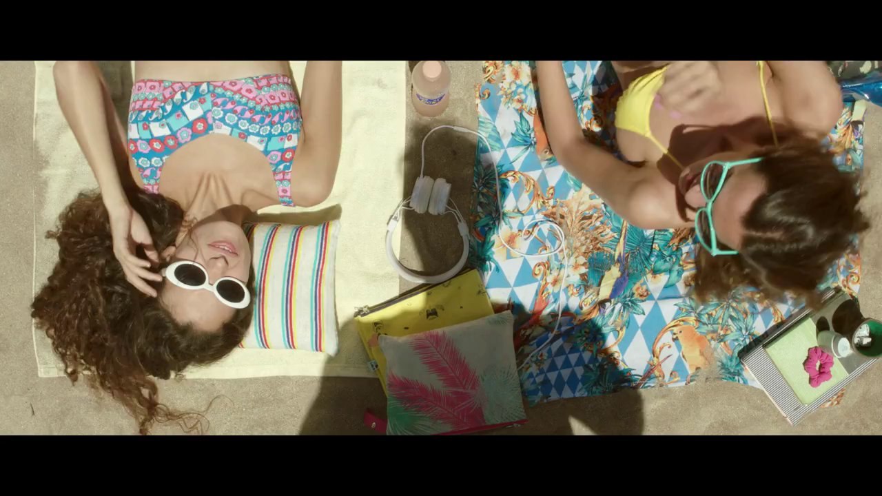 Una clase de cómo conquistar chicas en la playa