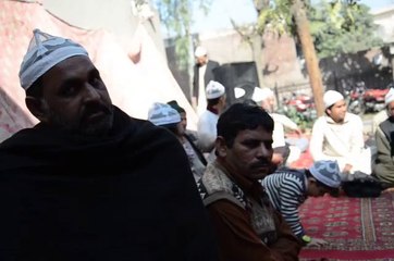 PERSON GETTING NISBAT FROM SUFI GULAM RASOOL QADRI