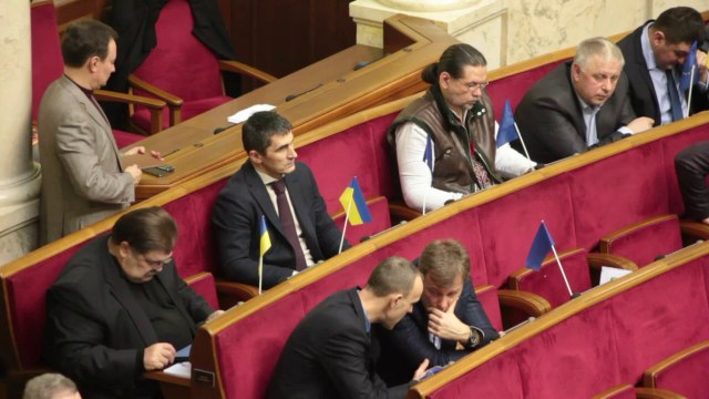 Debate in Kiev as president mulls early polls to end crisis