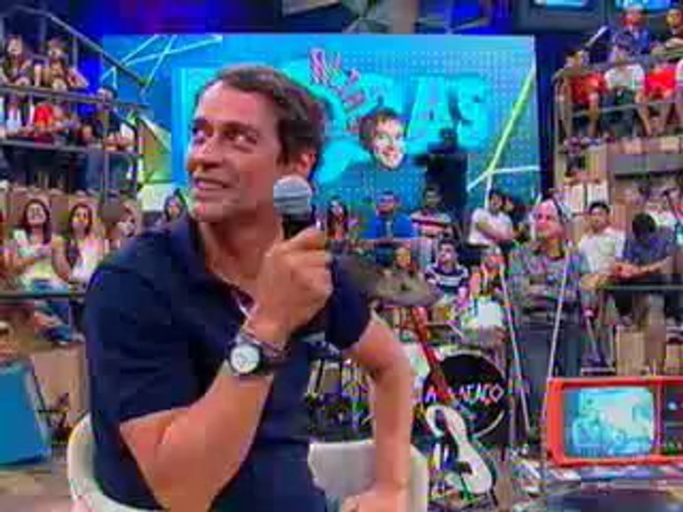 Clara Castanho no Altas Horas 02-02-2014 - 30 fps