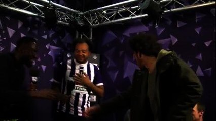 Fou rire de Fabrice Eboué quand il rencontre un footballeur