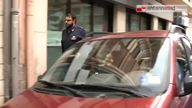 TG 04.02.14 Rapina in banca a Bari, i malviventi fuggono con l'incasso