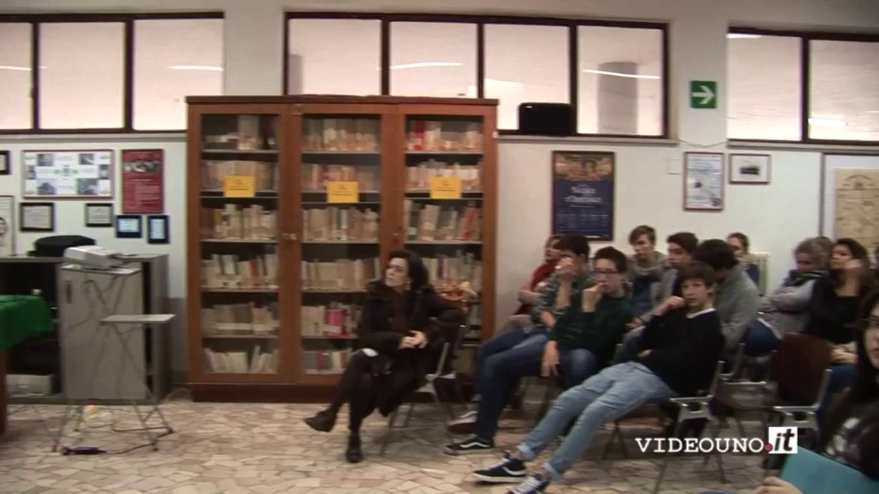 Matera Silvia Avallone presenta il suo nuovo romanzo Marina Bellezza