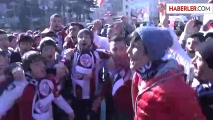 Galatasaray - Tokatspor Maçında Taraftarlar Uzun Kuyruklar Oluşturdu