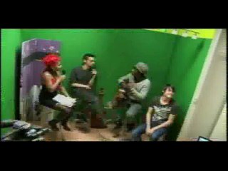 La poetesse Nathy Ebriet recoit le trio a son emission suite