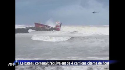 Bayonne: un cargo espagnol se brise sur une digue