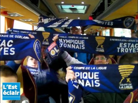 Les supporters de l'Estac en route pour les tribunes de Gerland