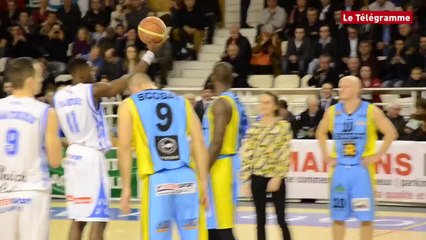 Saint-Brieuc. Yelle donne le coup d'envoi du match de basket contre Quimper