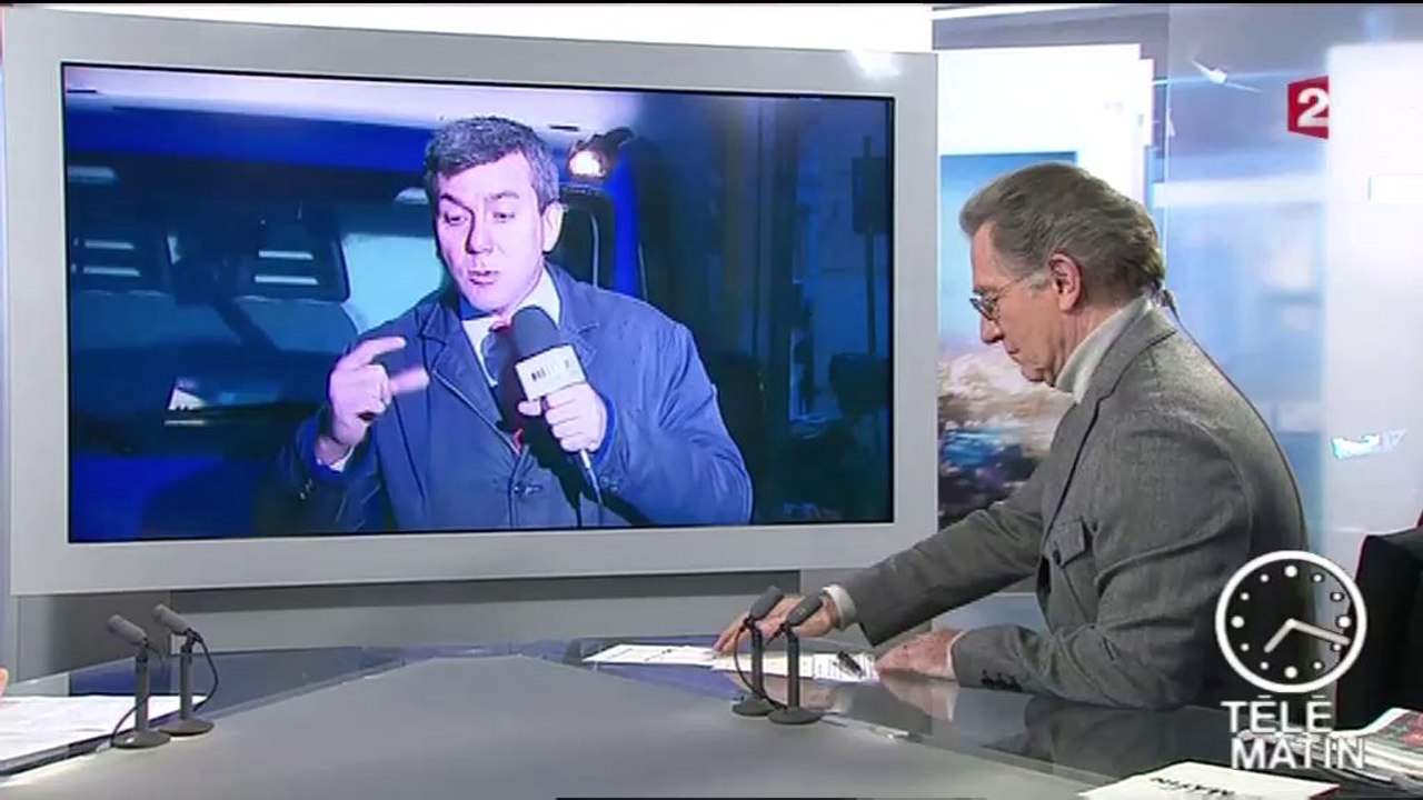 Un journaliste manque de se faire écraser par un camion