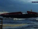 Anglet: images impressionnantes du cargo cassé en deux - 05/02