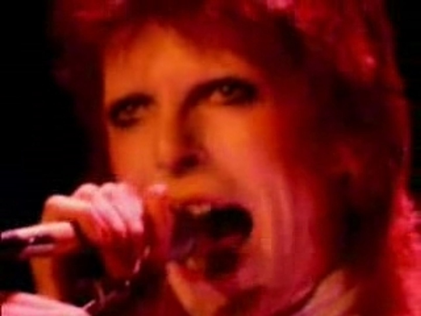 ⁣David Bowie Moonage daydream Live