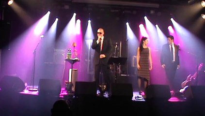 Les panthères roses interprètent "Feeling good"