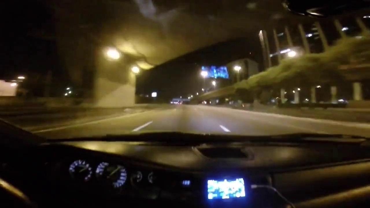 Crazy Car race in the city, in the middle of the traffic... Awesome.