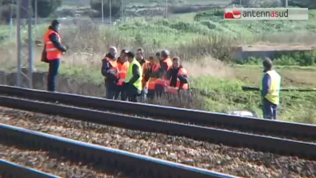 TG 05.02.14 Cadavere sui binari a Bari, disagi al traffico ferroviario