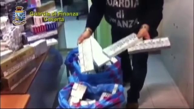 Mondragone (CE) - Contrabbando di sigarette, maxi sequestro dei finanzieri (05.02.14)