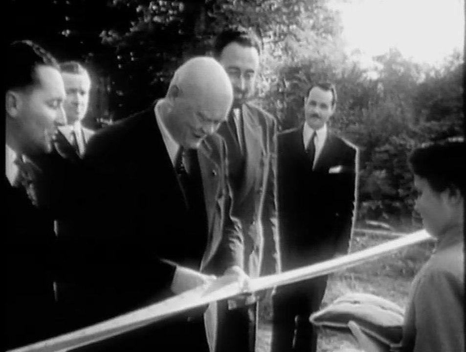 Saint-Dizier dans les actualités françaises 1953 Maurice Lemaire ministre de la reconstruction inaugure Saint-Dizier le neuf