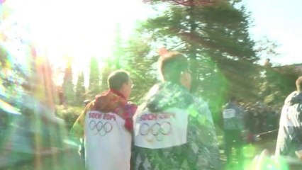 JO-2014: la flamme continue son parcours à Sotchi
