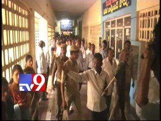 Kurnool Samaikhyavadis disrupt meet at Collector's office