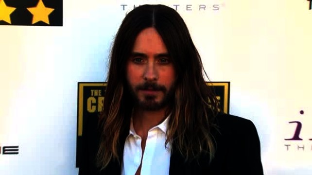 Jared Leto Heckled After Receiving Award For 'Dallas Buyers Club'