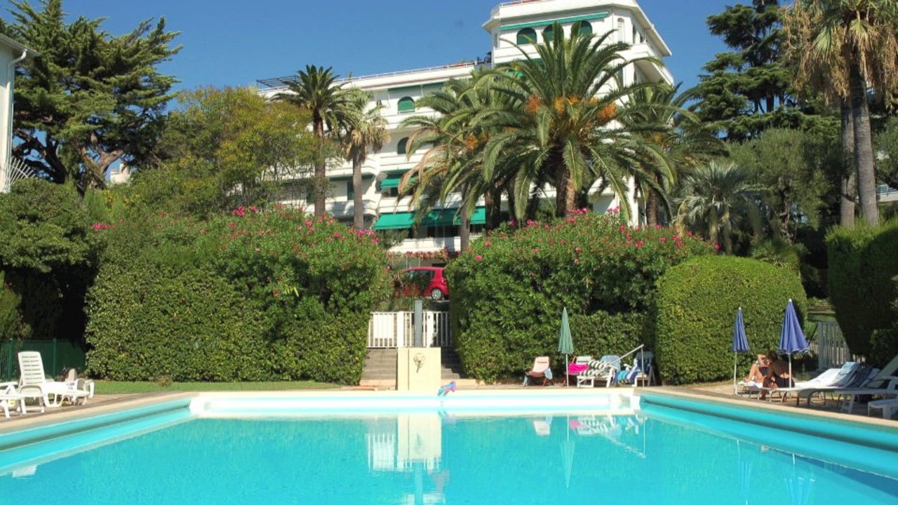 Appartement à vendre Juan-Les-Pins - Proche Plages - Vue Mer - Piscine - Tennis - 115 m²