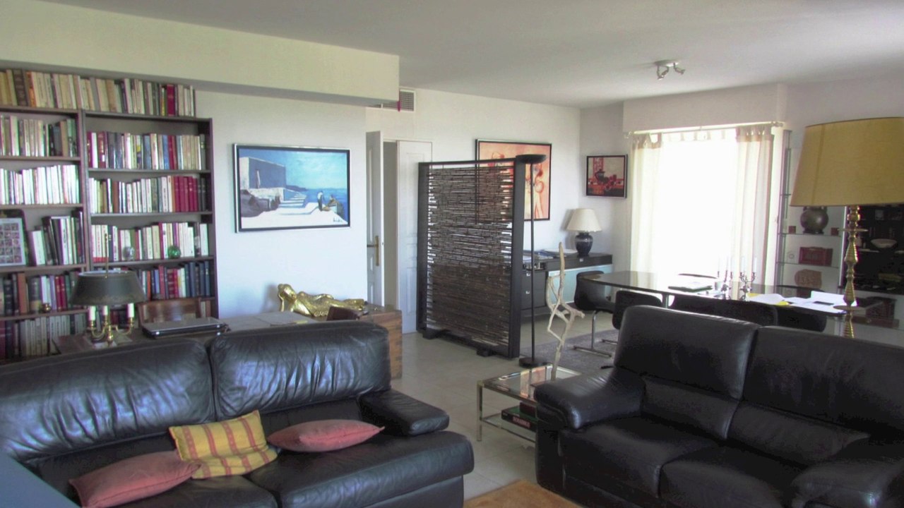 A vendre appartement 4 pièces ANTIBES - Vue Mer - Piscine - Dernier étage  avec Terrasse de 45 m²