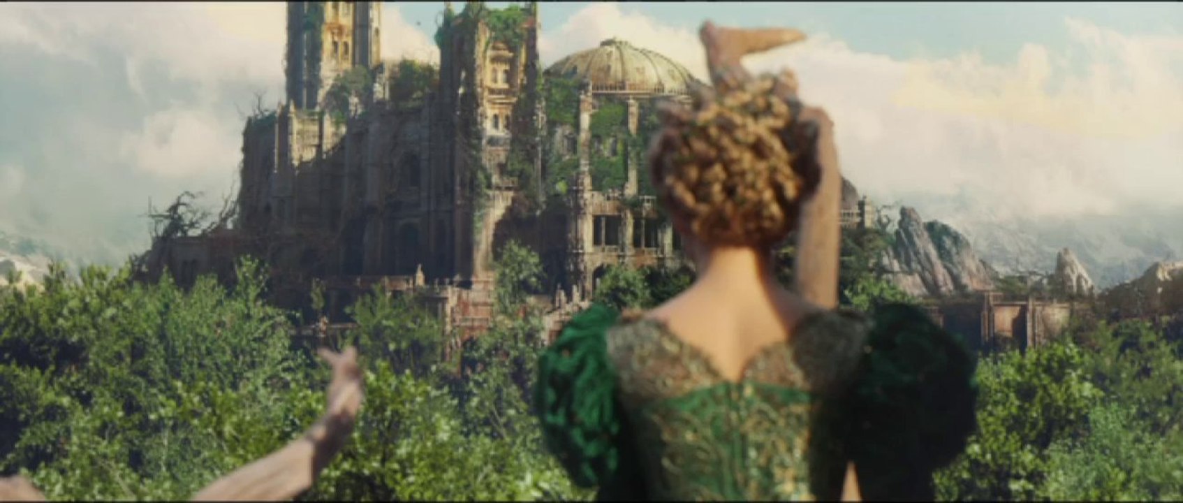 LA BELLE ET LA BETE - Bande-annonce VF