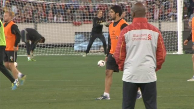 Arsene Wenger se reencuentra con Luis Suárez