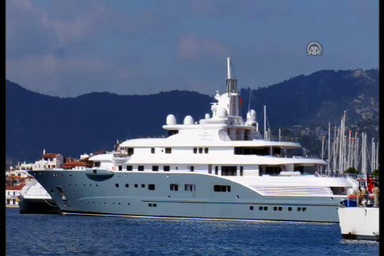 Limana sığmayan dev yat