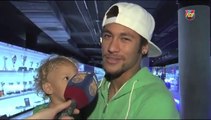 Neymar Jr y su hijo visitan el museo del Barça