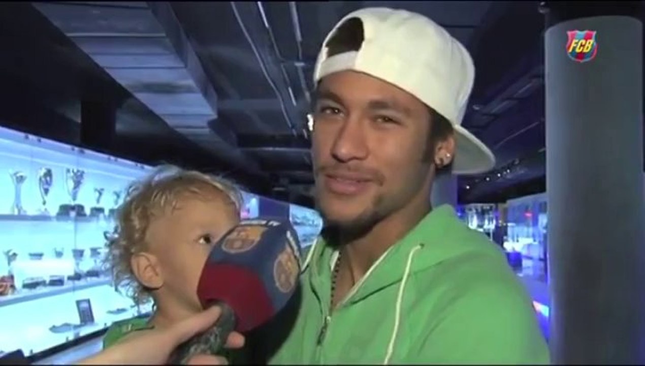 Neymar Jr y su hijo visitan el museo del Barça