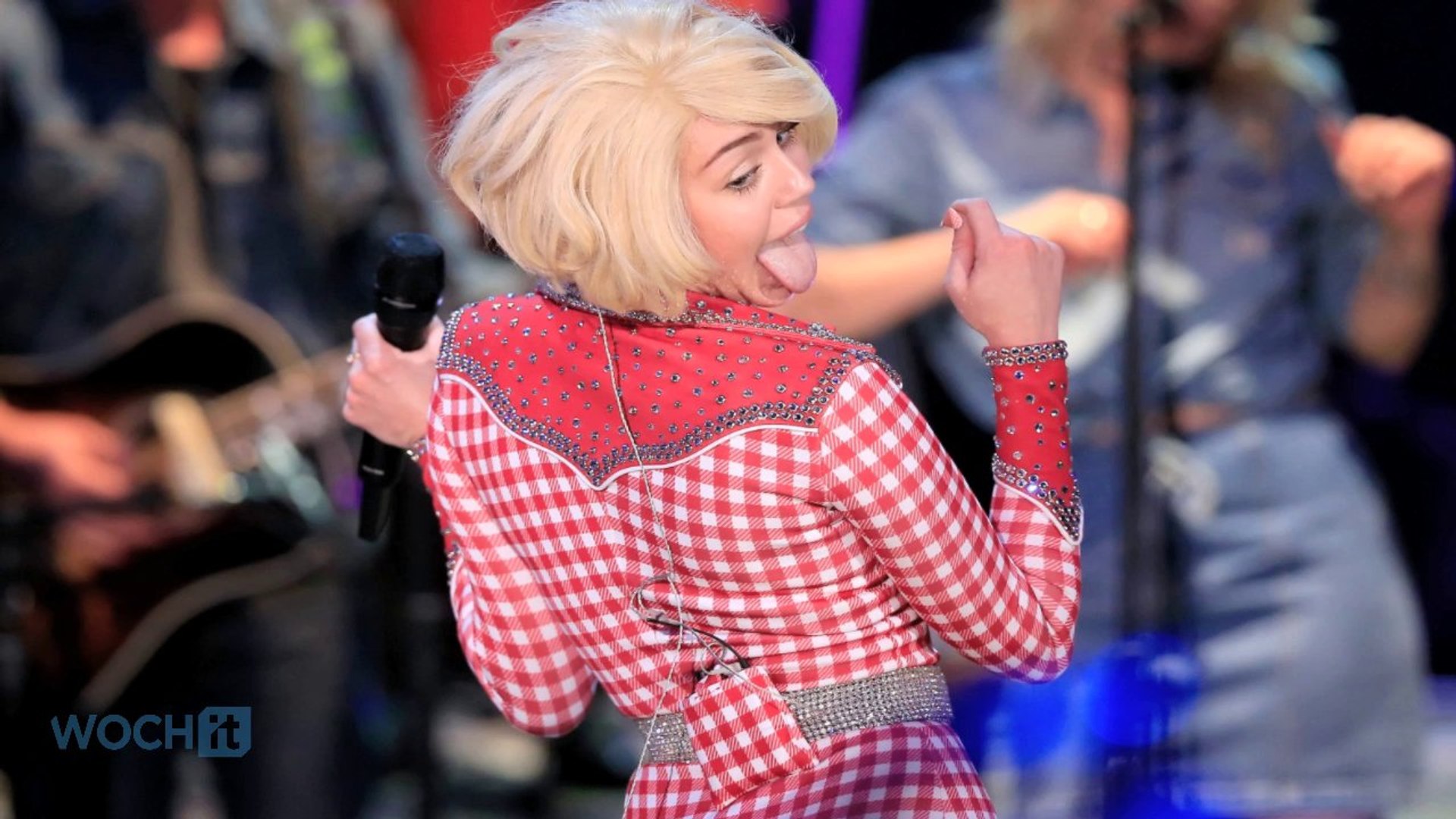 Miley Cyrus Shares BTS Video, Pics From Bangerz Tour Rehearsals As Miranda Kerr Rocks A Miley Tee
