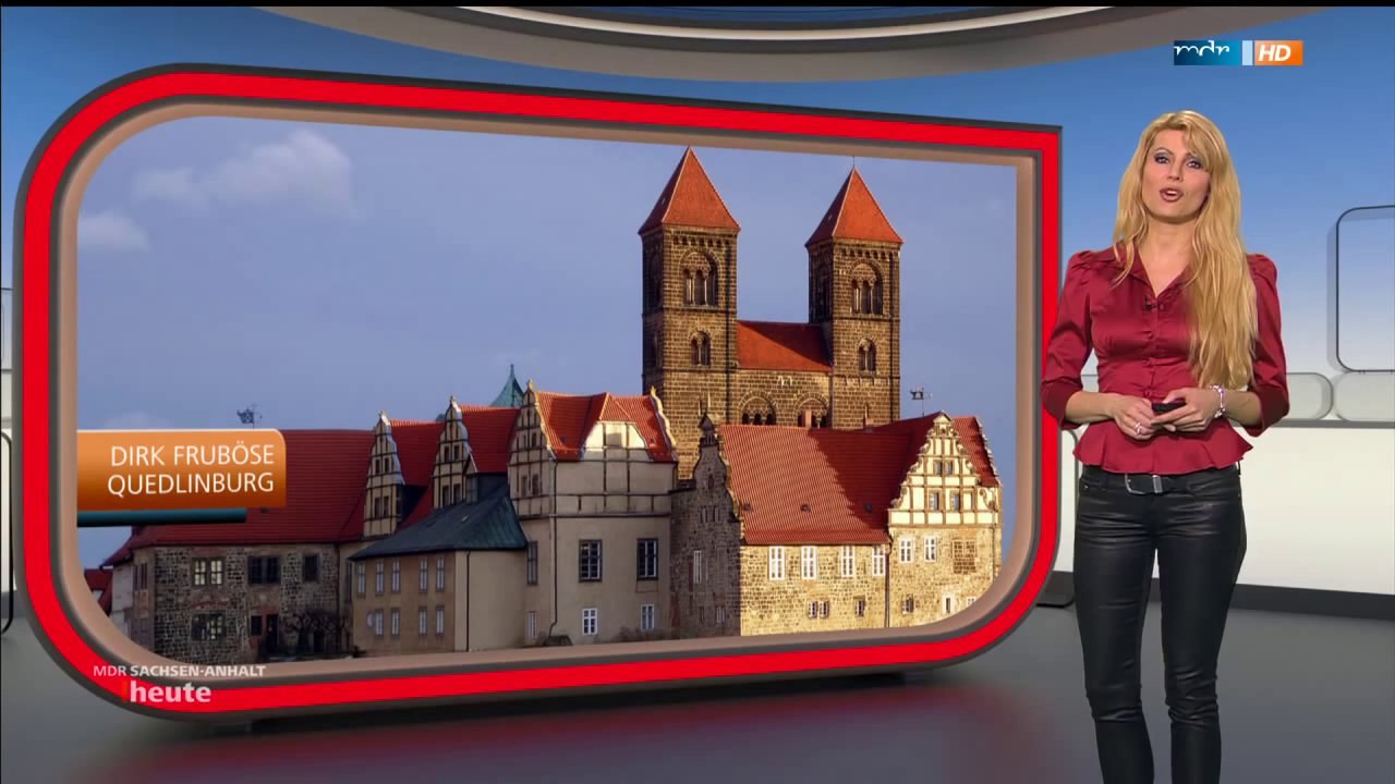 Maira Rothe in schwarzer Lederhose