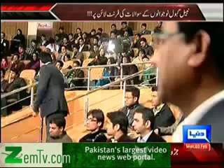 Agar Meri Bori ka size taiyar na ho to me sawal kar sakhta hu  ,  University Professor to Nabeel Gabol of MQM