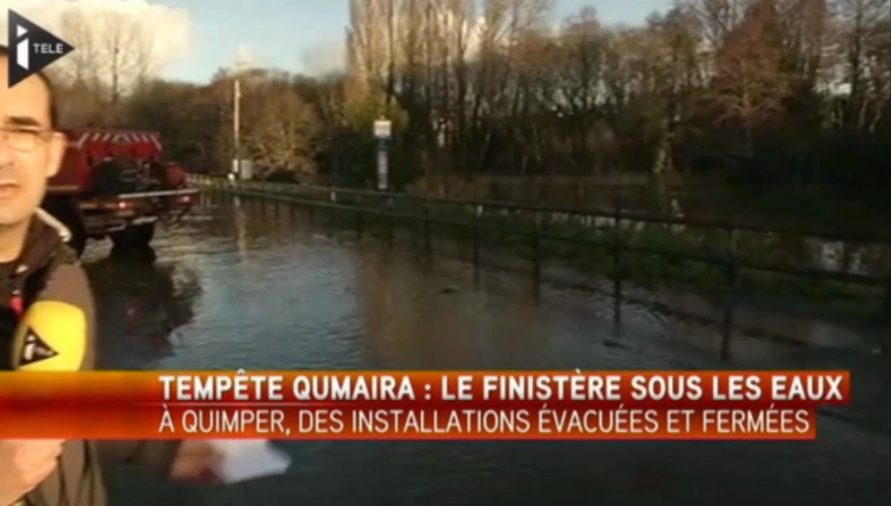 Bretagne : tempête d'écumes, vagues géantes, in...