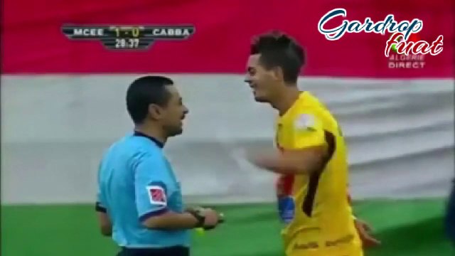 Sarı Kart Gösteren Hakemi Alnından Öpmek