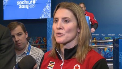 Sochi 2014 - Wickenheiser porta la bandera de Canadá