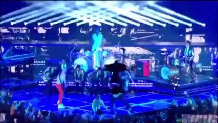 The Red Hot Chili Pepper's Superbowl 2014 - Give It Away