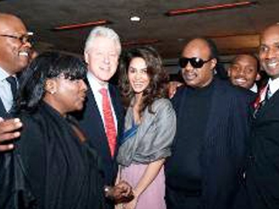 Mallika Sherawat Poses With Bill Clinton