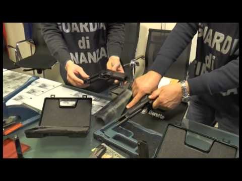 Torre Annunziata (NA) - Scoperta stamperia di banconote false -2- (07.02.14)