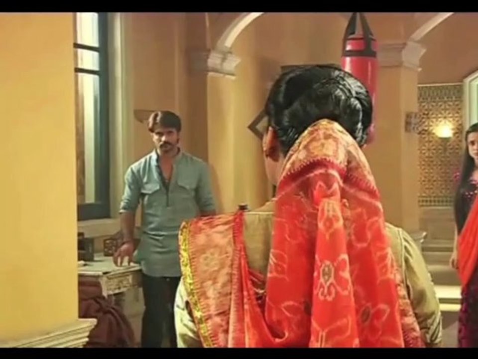 Rangrasiya Rudra scares Paro