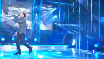 David Bisbal cantando en directo su nuevo single,'Diez mil maneras'