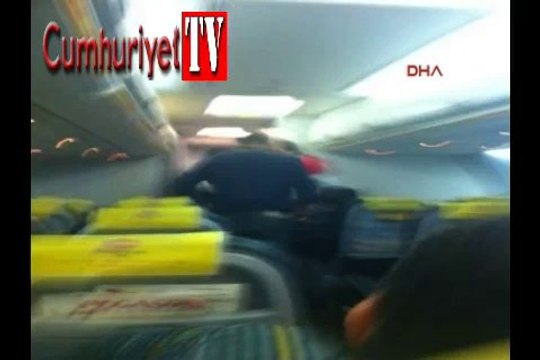 İşte kaçırılmak istenen uçağın pilotu ile kule arasındaki diyalog!