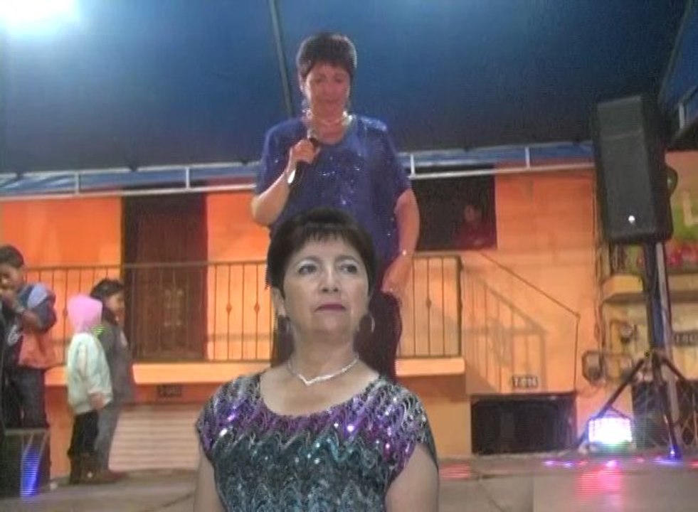 Madre una sola vez ( Ritmo de Vals ) Letra y Musica de la Cantante Lupita Flores