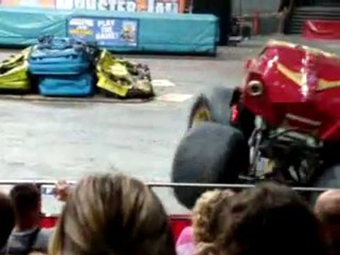 Donut Ironman- Monster Jam Antwerp 11-09-10 (8)