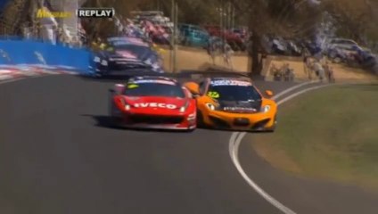 12h Bathurst 2014 Schneider and others epic battle
