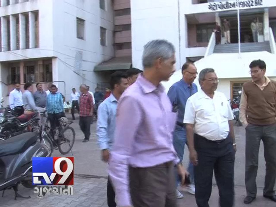 Five nabbed at airport for smuggling gold worth Rs 85 lakh, Ahmedabad - Tv9 Gujarati